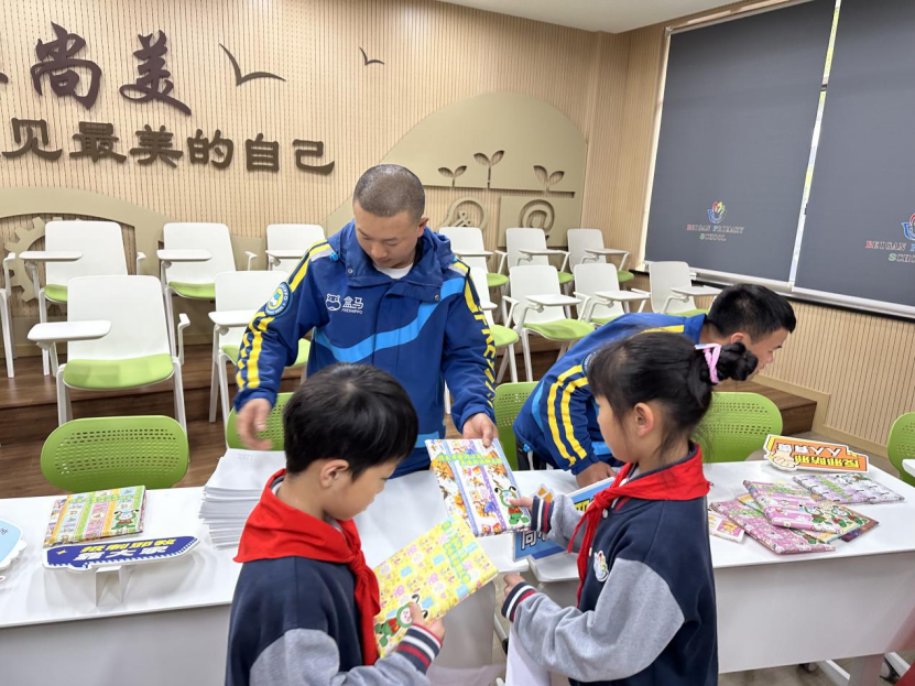 绿色书香润心灵 品味阅读助反邪——浙江省萧山区开展反邪教宣传进校园活动560.png 绿色书香润心灵 品味阅读助反邪——浙江省萧山区开展反邪教宣传进校园活动560.png